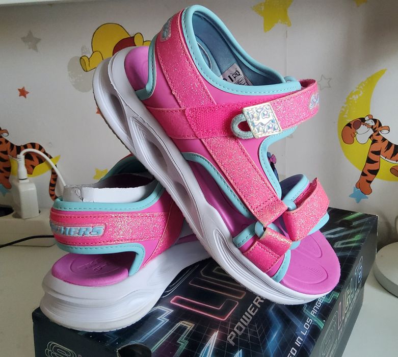 Сандали за момиче на skechers