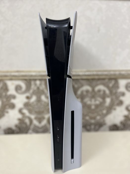 PS 5 slim.