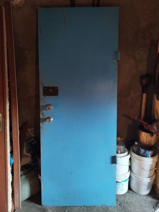 Продаю Металлическую дверь