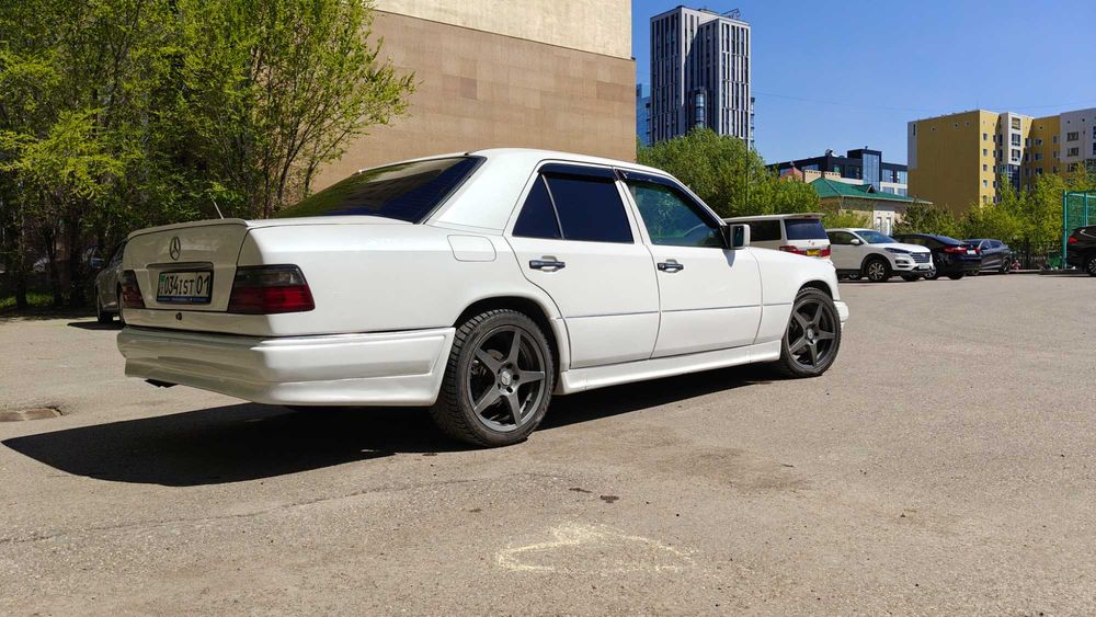 Mercedes E220 (w124)