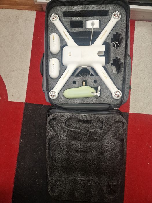 Продам Квадрокоптер mi 4к