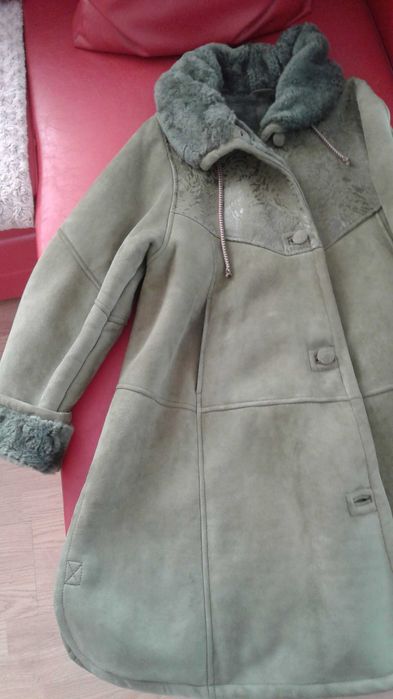 Haina blana naturala din piele naturala pentru femei cu intarsie