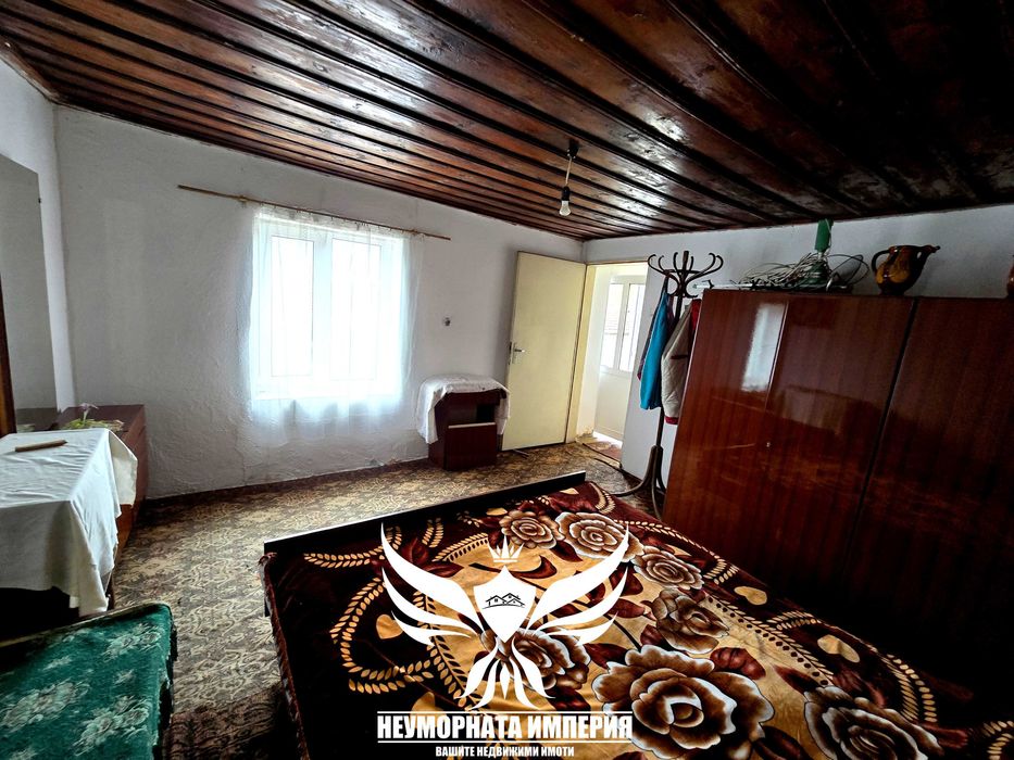 Продавам двуетажна къща с 106РЗП и 244кв.м. дворно място УПИ в село Мостово във вилната зона, област Пловдив