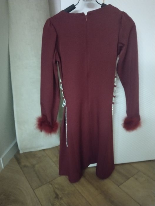 Платье девочке  на 10-11 лет наивечер .