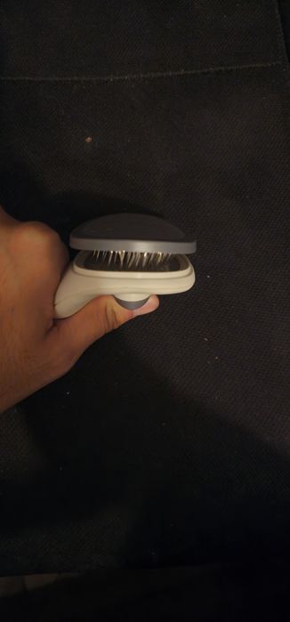 Четка за лесно събиране на косми от домашни любимци