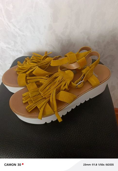 Женские сандалии