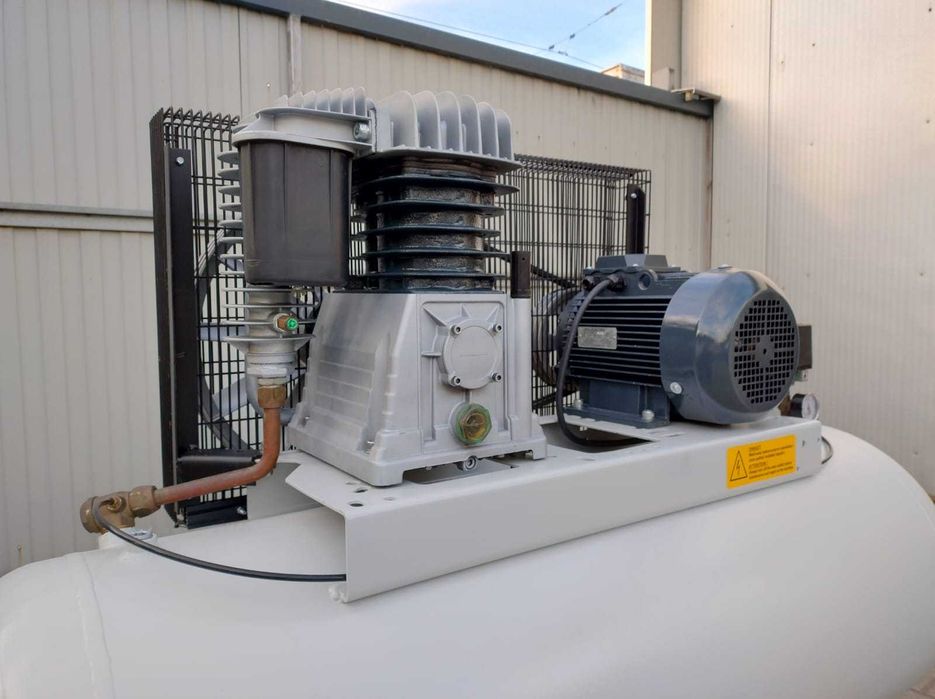 Compresor de Aer AIRPRESS 4kW cu Butelie 270lt / 9 Bar