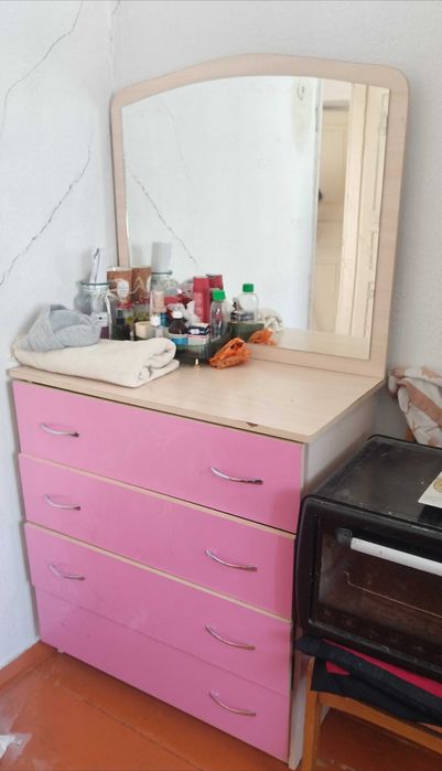 Комод с зеркалом