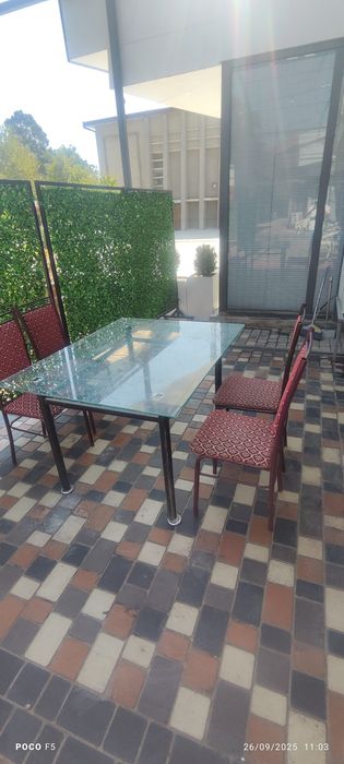 Stol va stullar sotiladi