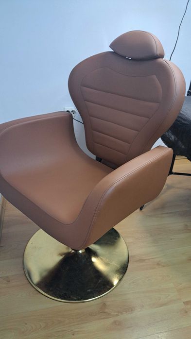 Стол за козметичен салон