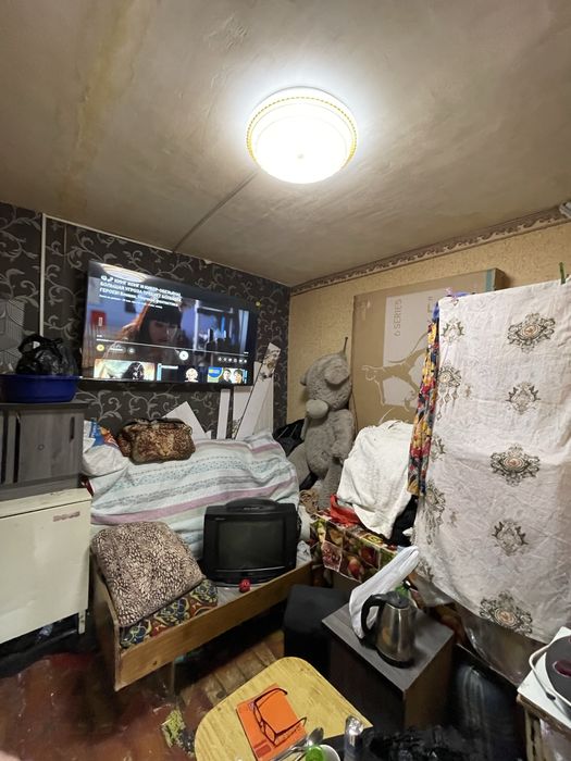 Срочна продаётся своя квартира в среднем состоянии 2 этаж