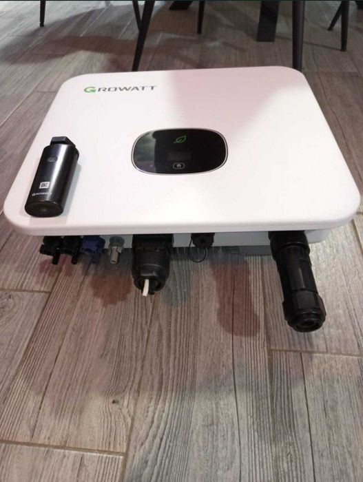 5kw Invertor Growatt Hibrid trifazat + modul x wi fi