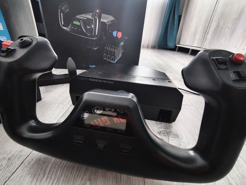 Vând Logitech G Flight Yoke System – Ca nou+cutie originala.