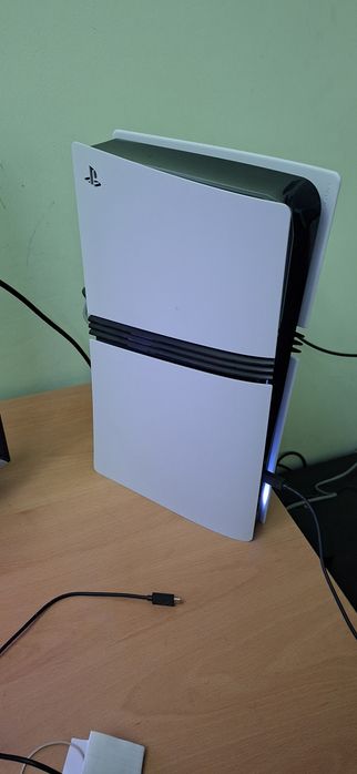 Продавам PS5 PRO