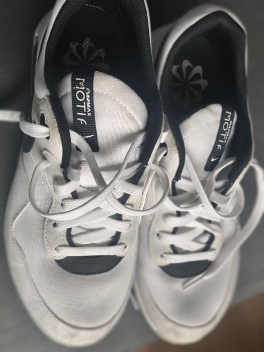 Маратонки  Nike.