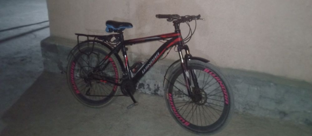 Mountain bike (togʻi yollarda yuradigan velosiped) yangi
