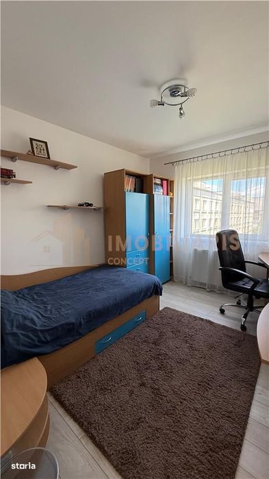 Apartament 3 camere + garaj, zona Moldovei