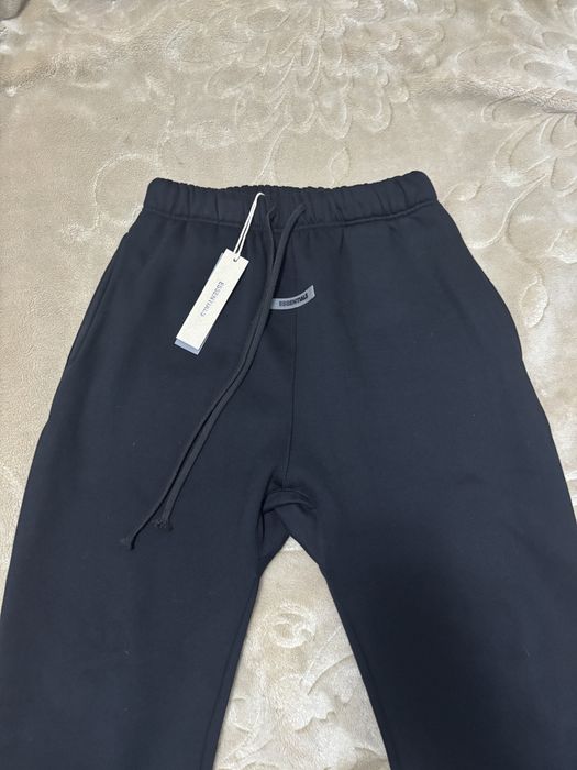 Pantaloni Essentials
