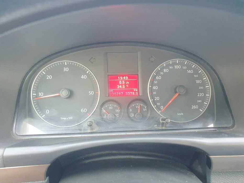 Vând Volkswagen Touran