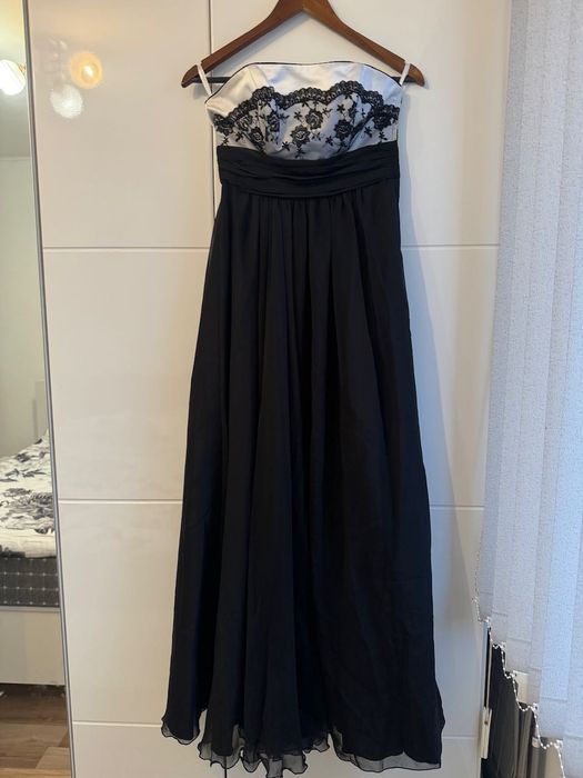 Черна бална рокля без презрамки