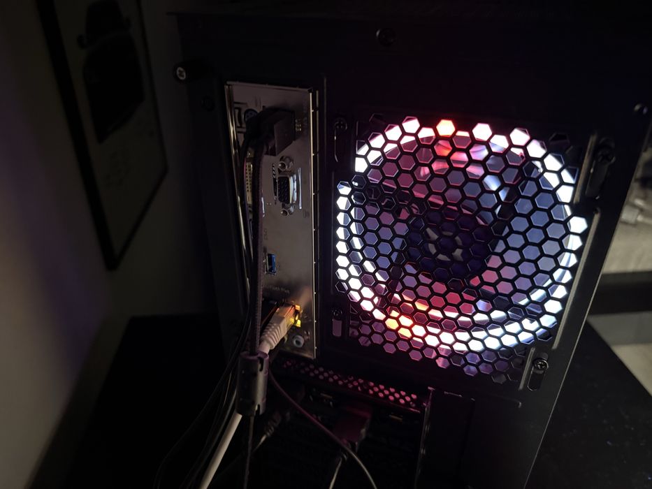 Vand Pc Gaming Premium RTX3060 16gb Ryzen 5 5600X