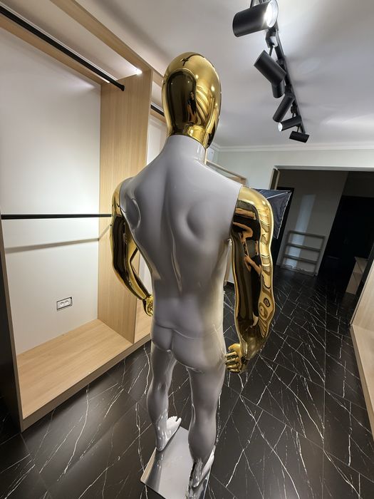 Maniken sotiladi Mujskoy kiyim dokon uchun
