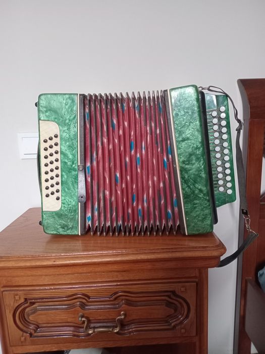 Продам аккордеон