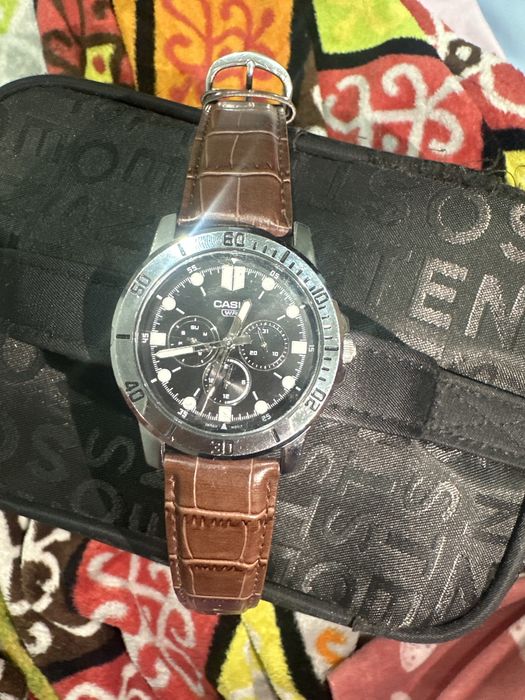 Продам часы casio collection MTP-VD300L-1E