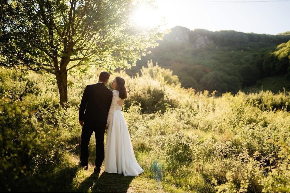 Rochie de mireasă cu crinolină și voal de 3m