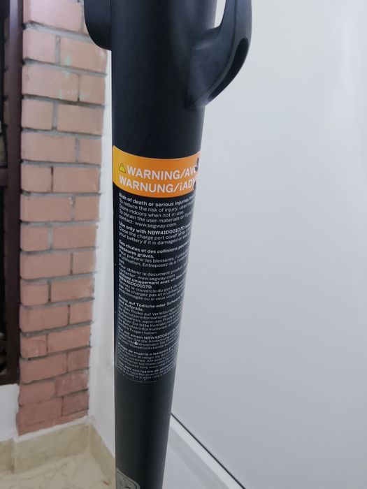 Trotineta electrica, funcționează bine , nu are  nici o problema.
