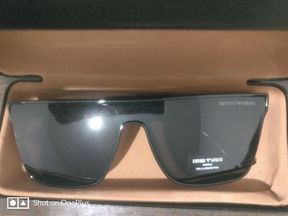 Солнцезащитные очки Armani