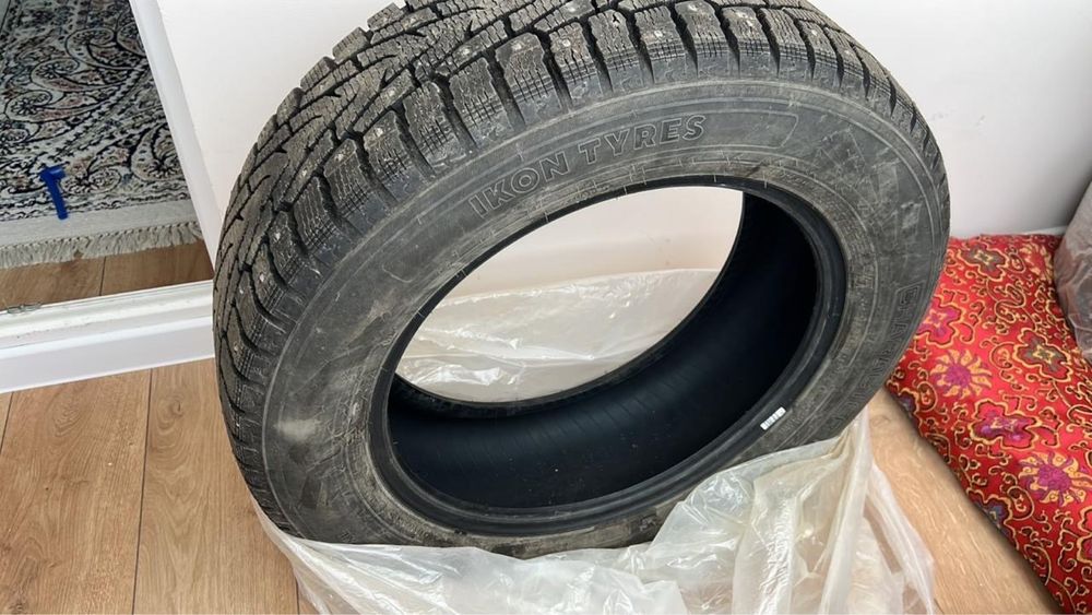 Продается зимние шины с шипами