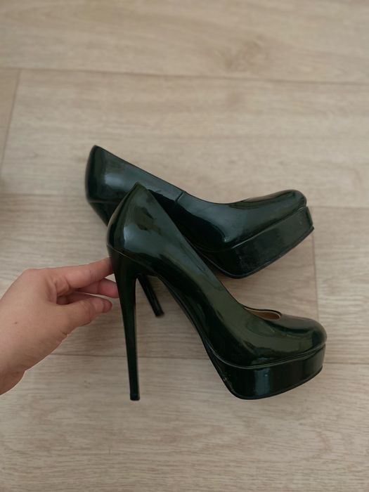 Туфли на высоких каблучках