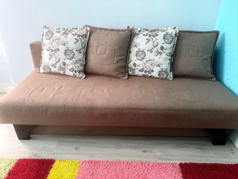 Продаётся диван.