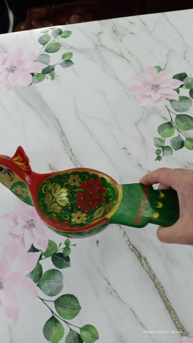 Роспись Хохлома "ковш - павлин". Дерево.