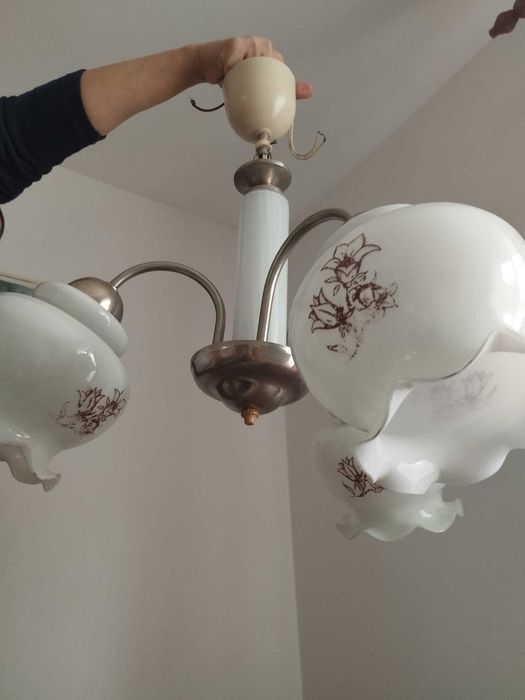 Vând lustră cu trei becuri. Dărmănești Suceava