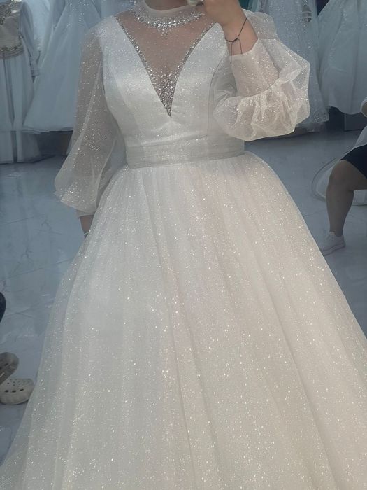 Продам платье очень красивая один раз одевала