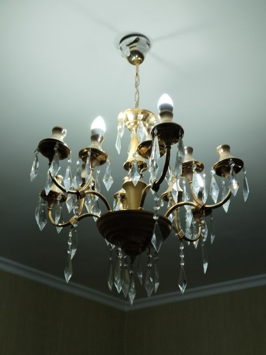 Люстры и бра разные