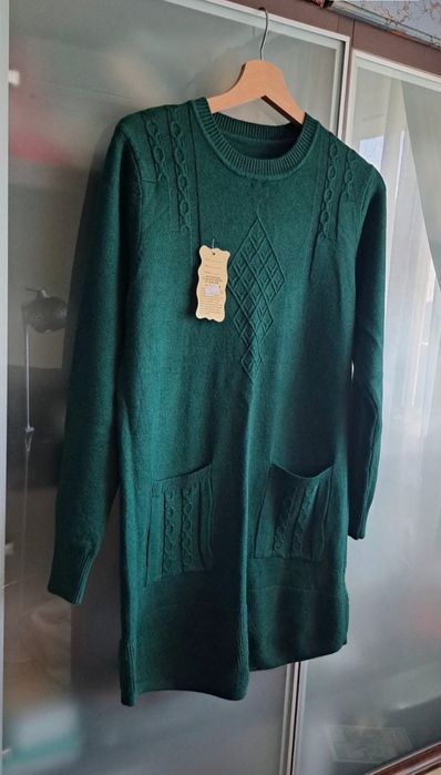 Pulover lung, rochie tricotata