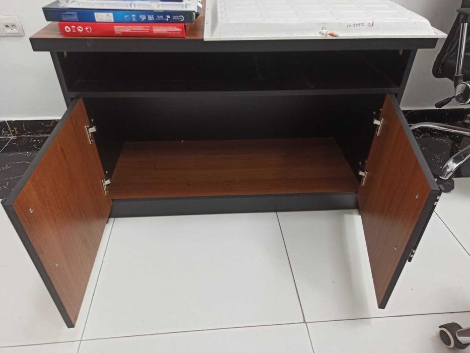 Офисный мебель - стол, стул, шкаф, диван, кресло продается б/у.