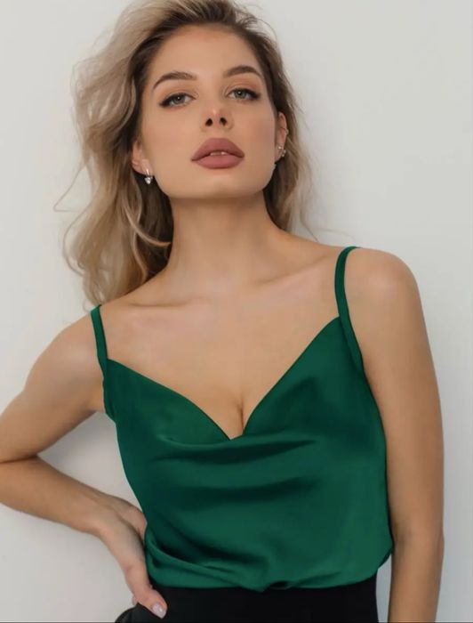 Красивый шелковый топ