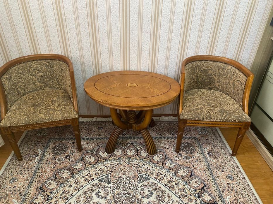 Столик, 2 кресло и диванчик