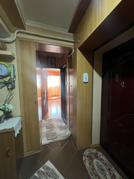 Inchiriere apartament  2 camere.