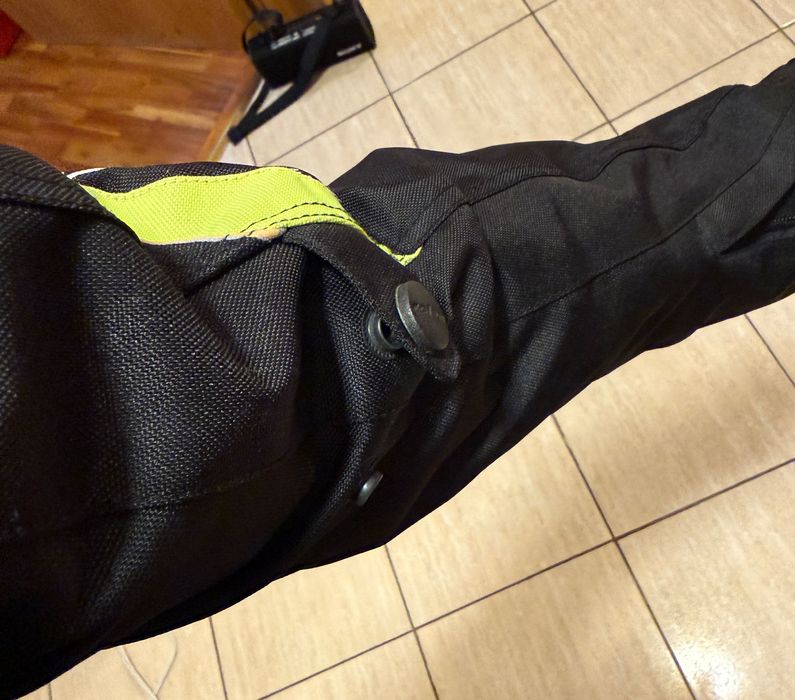 Geaca moțo cu protecții pentru femei