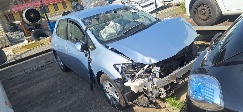 Toyota auris hybrid на Части