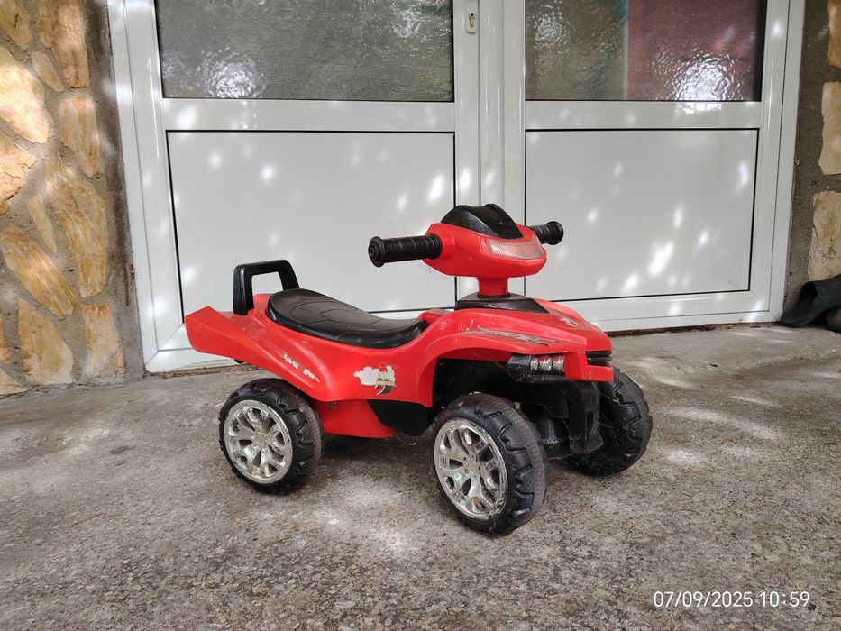 Бъги ride on на Мони