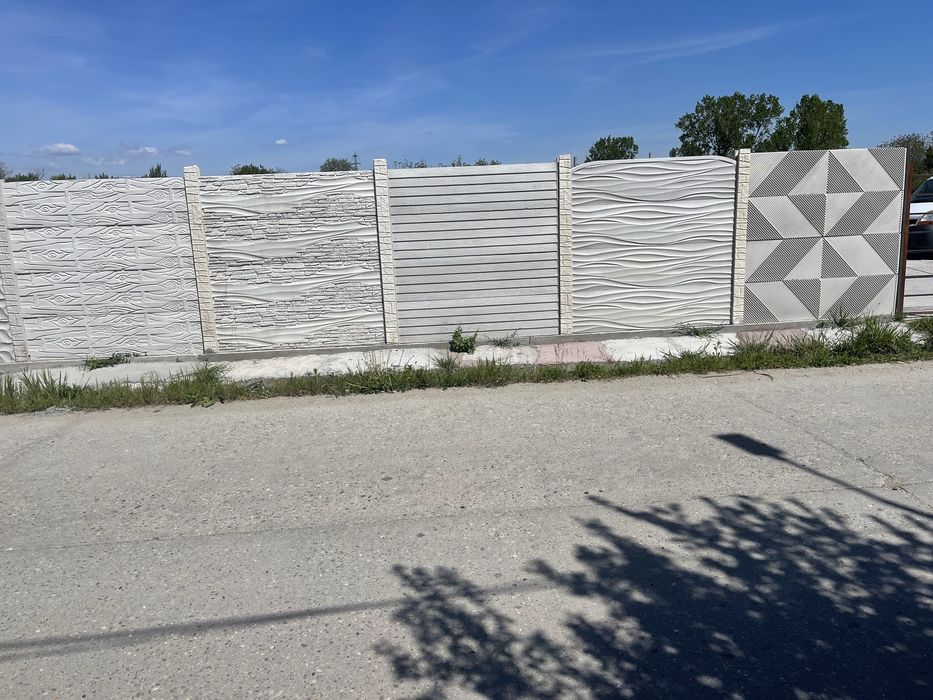 Prefabricam placi de gard .stalpii plus montaj