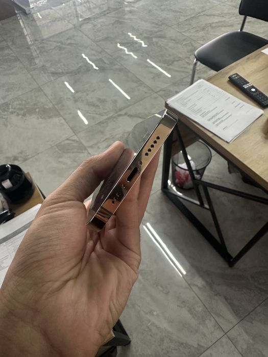Iphone 12 pro gold