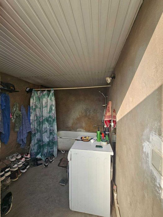 Sergeli ,Sputnik 16. 3,6 sotix maydondagi  6 xonali ajoyib uy sotaman.