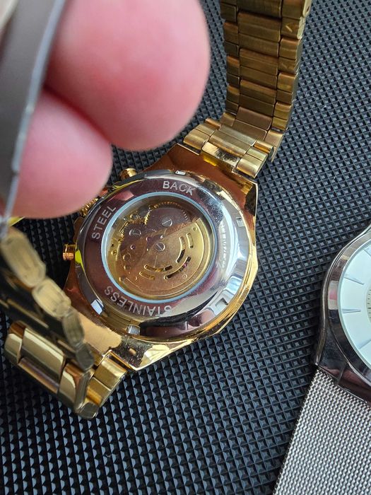 Часовници различни